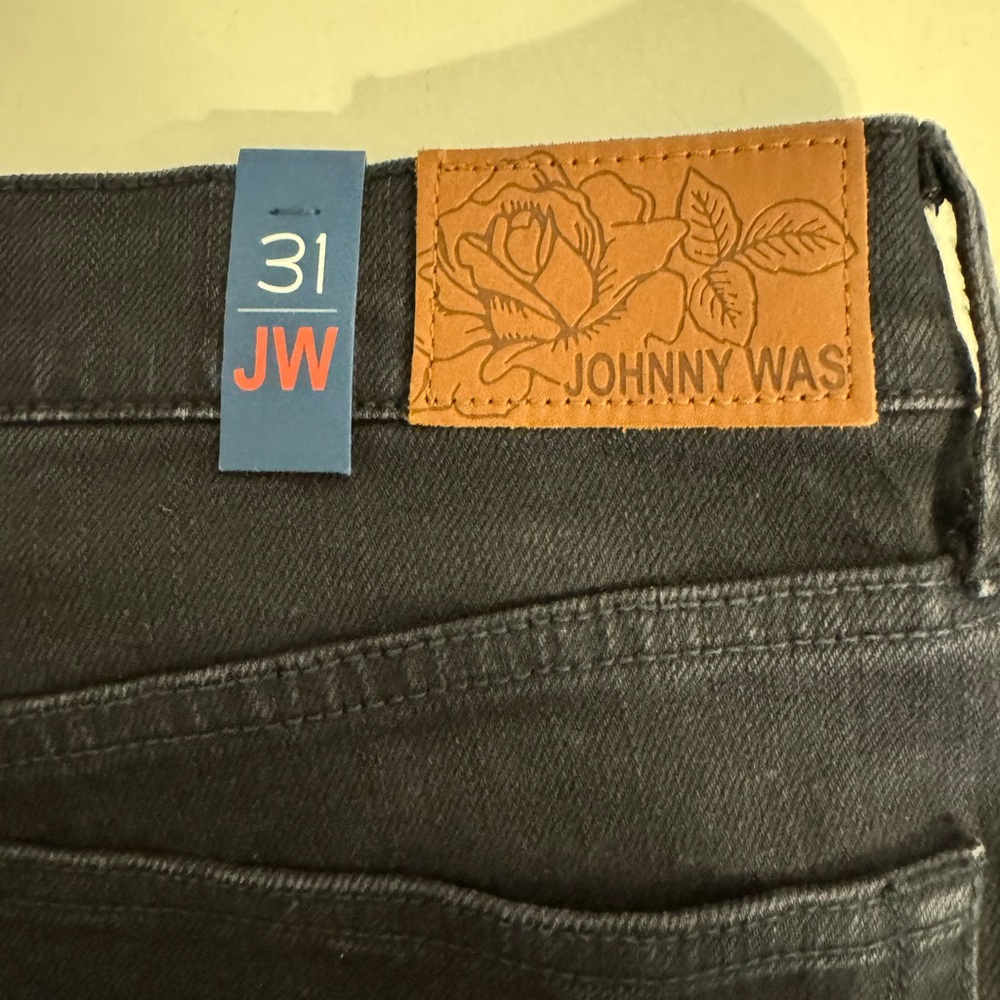 JOHNNY WAS The Cropped Baby Boot Jean Size 31 NWOT - Picture 10 of 10